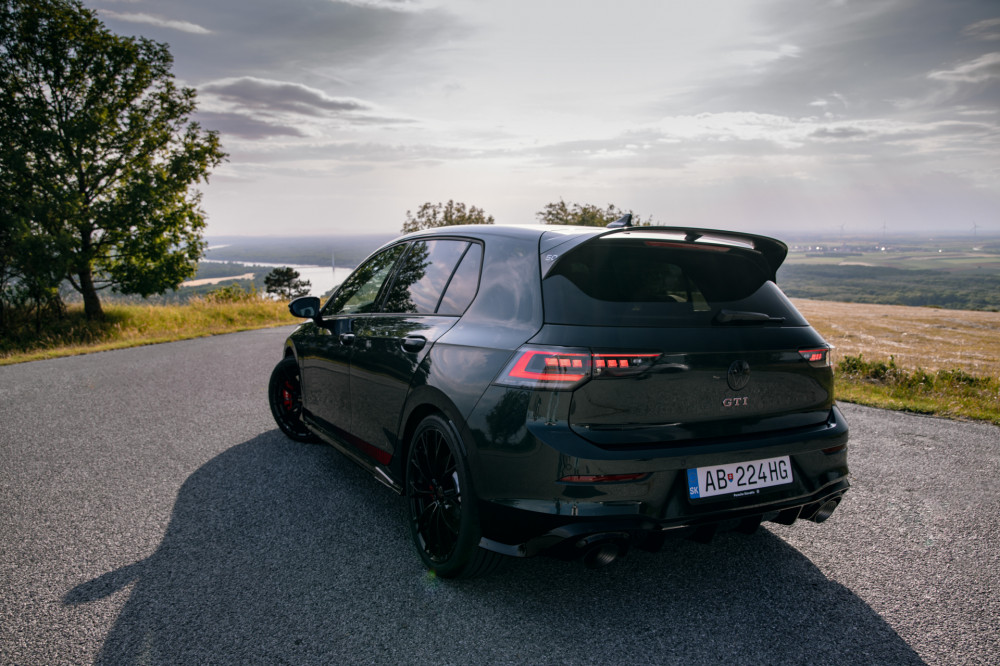 Volkswagen Golf GTI EDITION 50